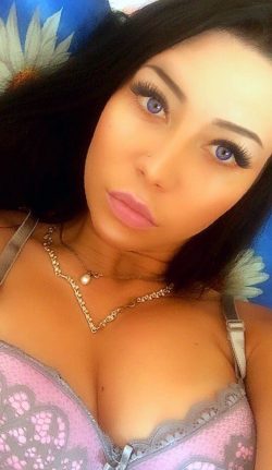 Молодая девушка не против пососать конфету в поиске приятных интимных отношений с мужчиной в Иркутске Молодая девушка не против пососать конфету в поиске приятных интимных отношений с мужчиной в Иркутске